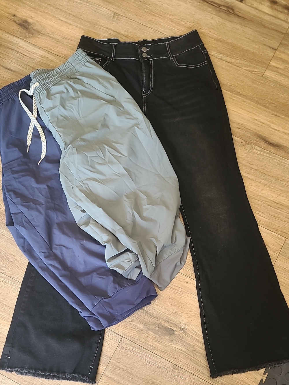 Bundle, Black Women's Jeans with Contrast Stitching And  2 Pr Hyba Capris